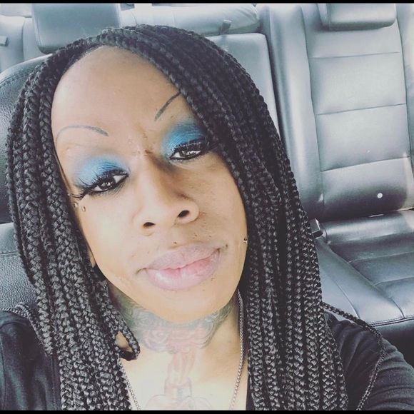 Meet your Posher, Aura - Picture 2 of 2